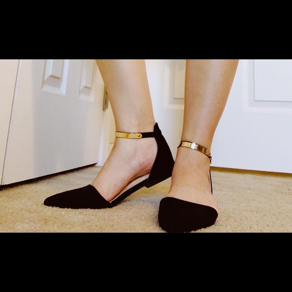 Black Pointed Toe Ballet Flats w Gold Ankle Strap